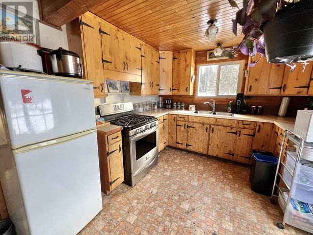 9990 Kishkan Road, House detached with 4 bedrooms, 1 bathrooms and null parking in Cariboo I BC | Image 16