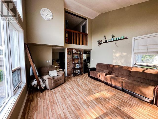 10720 Willowview Drive, House detached with 4 bedrooms, 1 bathrooms and null parking in Dawson Creek BC | Image 5