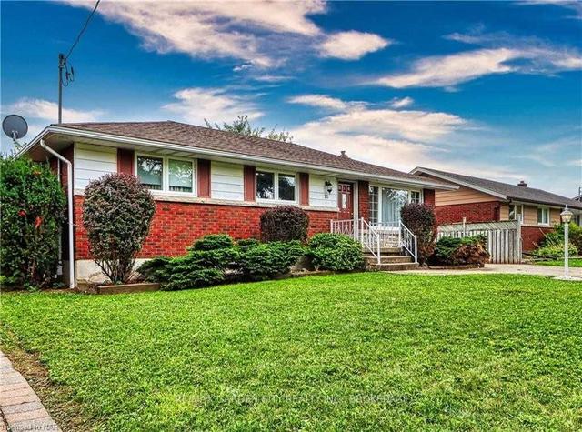 18 Hawthorne Ave, House detached with 3 bedrooms, 2 bathrooms and 5 parking in St. Catharines ON | Image 23