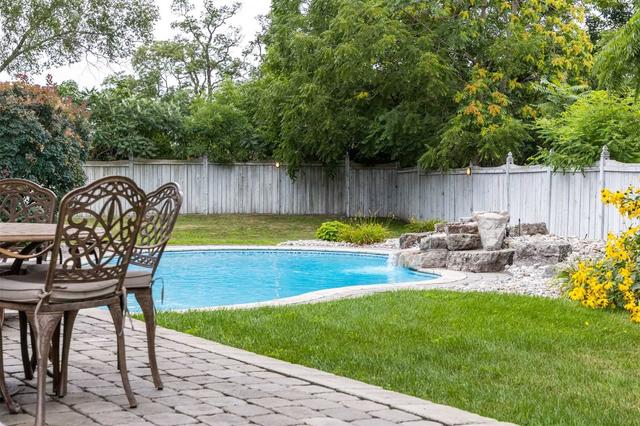 956 Halsham Crt, House detached with 4 bedrooms, 3 bathrooms and 8 parking in Mississauga ON | Image 22