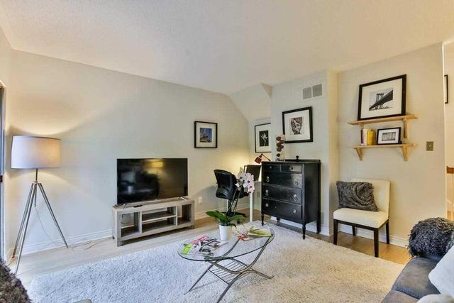 130 - 90 Edgewood Ave, Townhouse with 3 bedrooms, 2 bathrooms and 1 parking in Toronto ON | Image 8