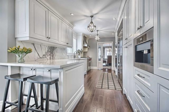 5279 Drenkelly Crt, House detached with 4 bedrooms, 4 bathrooms and 8 parking in Mississauga ON | Image 3
