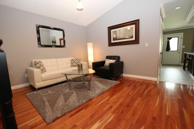 1445 Largo Cres, House detached with 2 bedrooms, 2 bathrooms and 3 parking in Oshawa ON | Image 2