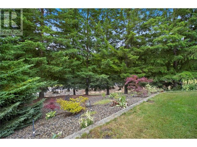 2588 Glenmount Place, House detached with 4 bedrooms, 4 bathrooms and 2 parking in Columbia Shuswap C BC | Image 46