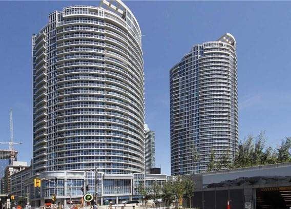 1002 - 8 York St, Condo with 2 bedrooms, 2 bathrooms and 1 parking in Toronto ON | Image 1