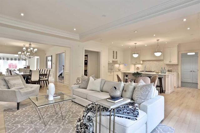 18 Montclair Ave, House detached with 7 bedrooms, 6 bathrooms and 7 parking in Toronto ON | Image 12