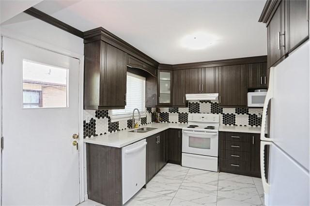 81 Cornwall Rd, House detached with 3 bedrooms, 2 bathrooms and 4 parking in Brampton ON | Image 6