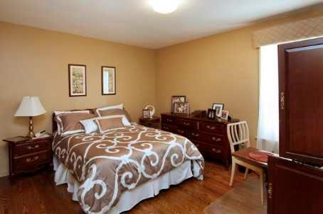 81 Pettit Dr, House detached with 2 bedrooms, 4 bathrooms and 4 parking in Toronto ON | Image 7