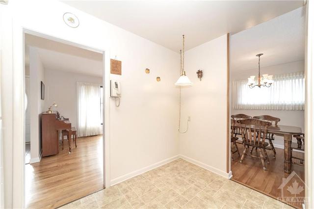 1131 Maybank Street, House detached with 3 bedrooms, 1 bathrooms and 4 parking in Ottawa ON | Image 12