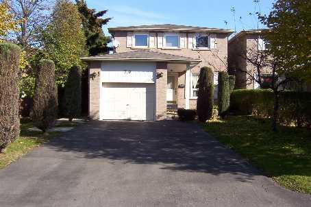 79 Rushmore Cres, House detached with 3 bedrooms, 2 bathrooms and 2 parking in Brampton ON | Image 1
