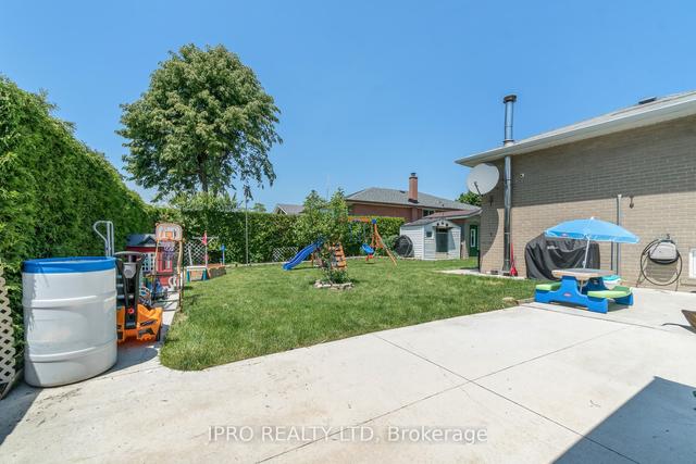 34 Flowertown Ave, House detached with 3 bedrooms, 2 bathrooms and 3 parking in Brampton ON | Image 19