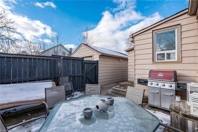 42 Barley Dr, House detached with 2 bedrooms, 1 bathrooms and 2 parking in St. Catharines ON | Image 17