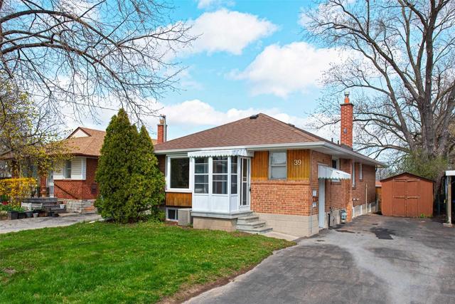 39 Amberley Dr, House detached with 3 bedrooms, 2 bathrooms and 3 parking in Toronto ON | Image 25