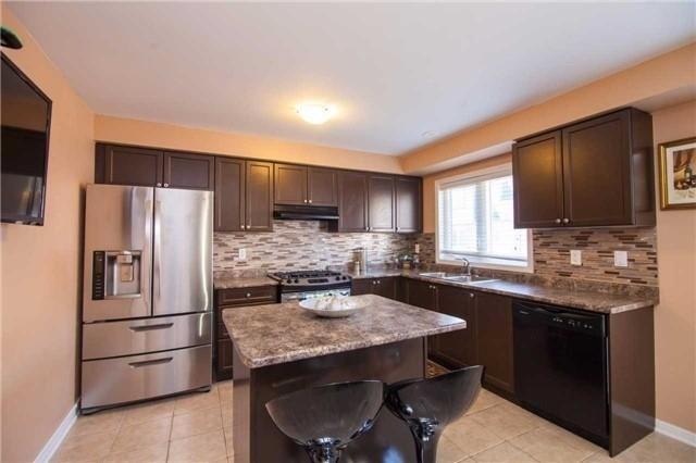 104 Lathbury St, House attached with 3 bedrooms, 3 bathrooms and 1 parking in Brampton ON | Image 6