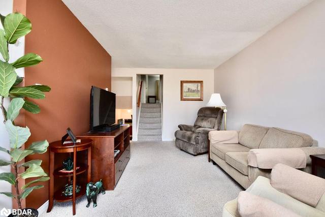 213 Cundles Street W, House attached with 3 bedrooms, 2 bathrooms and 4 parking in Barrie ON | Image 33
