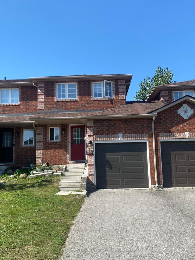 33 Courtney Cres, House attached with 2 bedrooms, 1 bathrooms and 3 parking in Barrie ON | Image 1