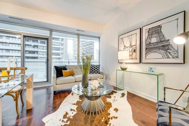 1301 - 14 York St, Condo with 3 bedrooms, 2 bathrooms and 1 parking in Toronto ON | Image 4