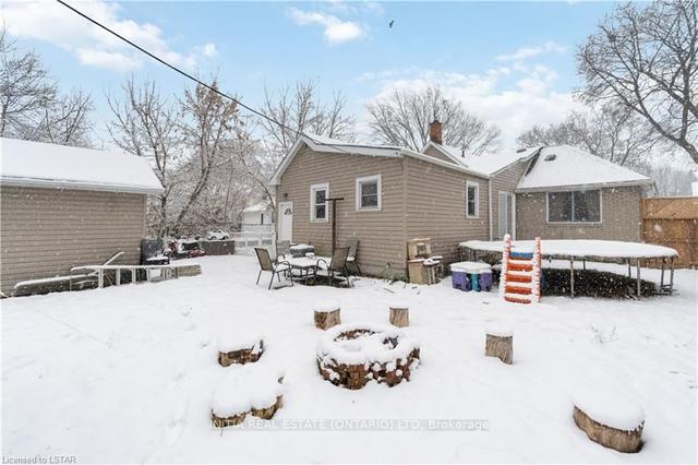 118 Cobden St, House detached with 2 bedrooms, 2 bathrooms and 3 parking in Sarnia ON | Image 17