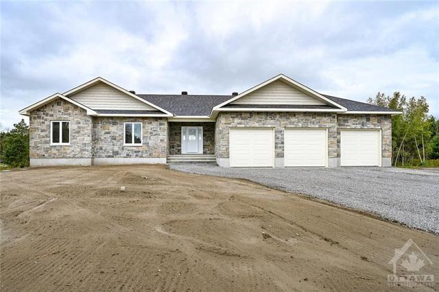 10541 Wylie Way, House detached with 3 bedrooms, 2 bathrooms and 10 parking in North Dundas ON | Card Image