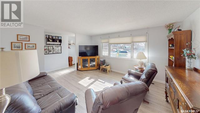 2924 3rd Avenue N, House detached with 3 bedrooms, 2 bathrooms and null parking in Regina SK | Image 4