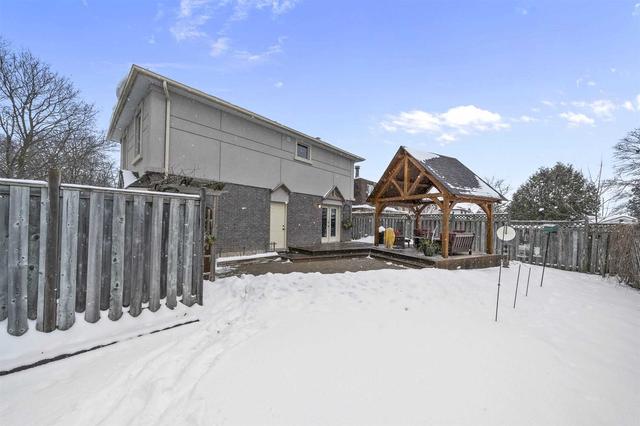 11 Lorraine Crt, House detached with 3 bedrooms, 2 bathrooms and 5 parking in Clarington ON | Image 31