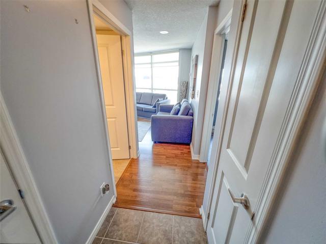 804 - 9 George St N, Condo with 1 bedrooms, 1 bathrooms and 1 parking in Brampton ON | Image 2