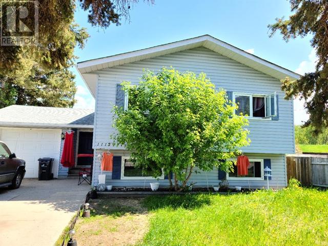 11129 92 Street, House detached with 5 bedrooms, 2 bathrooms and 4 parking in Peace River AB | Card Image