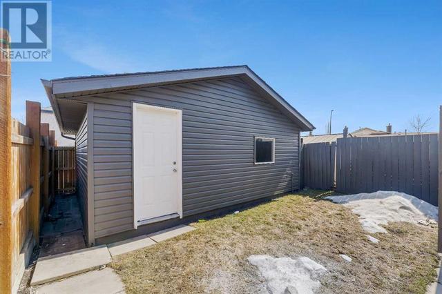 201 Templemont Drive Ne, House detached with 4 bedrooms, 2 bathrooms and 3 parking in Calgary AB | Image 41