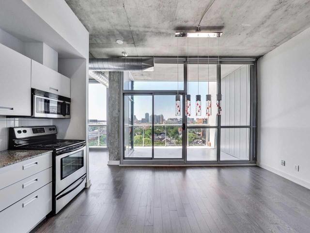 1002 - 60 Bathurst St, Condo with 1 bedrooms, 1 bathrooms and 1 parking in Toronto ON | Image 2