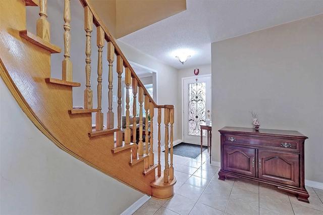 119 Adam Pl, House detached with 4 bedrooms, 3 bathrooms and 6 parking in Newmarket ON | Image 15