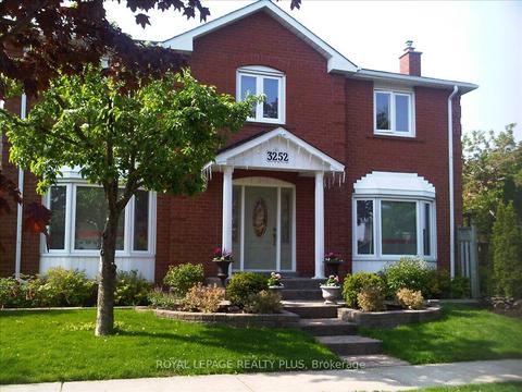 3252 Pilcom Cres, House detached with 4 bedrooms, 4 bathrooms and 5 parking in Mississauga ON | Card Image
