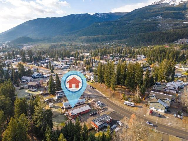 50 Cariboo Drive, House detached with 5 bedrooms, 3 bathrooms and 4 parking in Elkford BC | Image 18