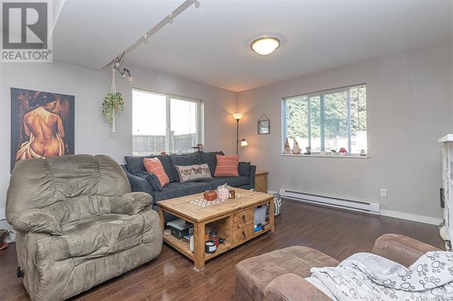 2826 Sooke Rd, House detached with 5 bedrooms, 3 bathrooms and 5 parking in Langford BC | Image 5