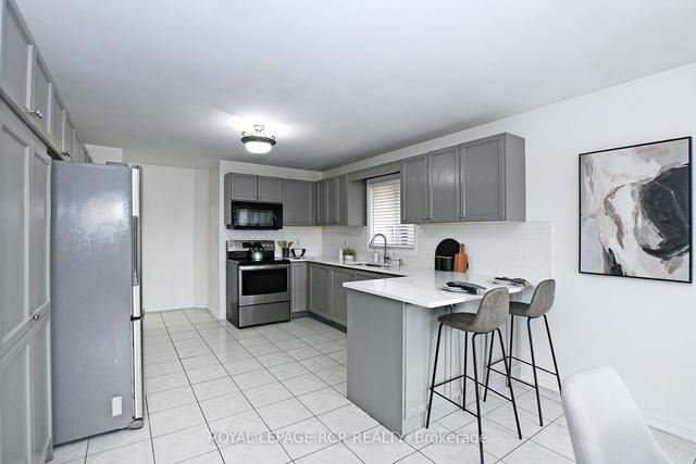 38 Delattaye Ave, House detached with 4 bedrooms, 4 bathrooms and 4 parking in Aurora ON | Image 3