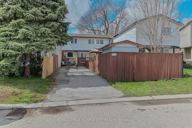 20 Horseshoe Crt, House detached with 3 bedrooms, 2 bathrooms and 3 parking in Brampton ON | Image 1