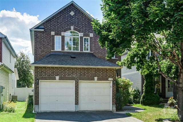 19 Craighall Circle, House detached with 3 bedrooms, 3 bathrooms and 4 parking in Ottawa ON | Image 2