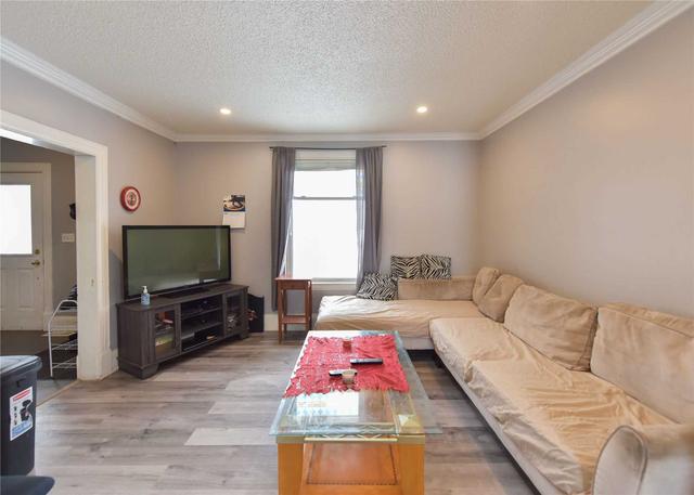 4 Clinton St, House detached with 3 bedrooms, 1 bathrooms and 4 parking in Orillia ON | Image 3