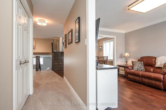 51 Hedgestone Cres, House detached with 3 bedrooms, 2 bathrooms and 4 parking in Kitchener ON | Image 39