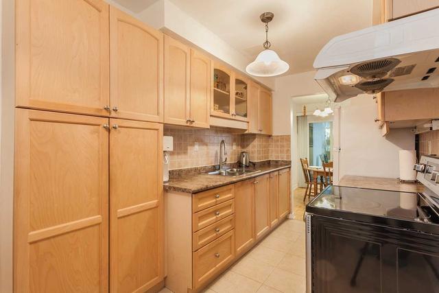 3986 Bishopstoke Lane, House attached with 3 bedrooms, 2 bathrooms and 2 parking in Mississauga ON | Image 5