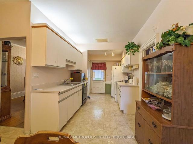 main - 529 Christina St N, House detached with 3 bedrooms, 1 bathrooms and 4 parking in Sarnia ON | Image 11