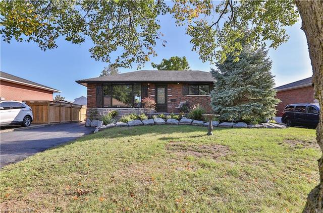 19 Pembroke Avenue, House detached with 3 bedrooms, 2 bathrooms and 4 parking in Brantford ON | Image 2