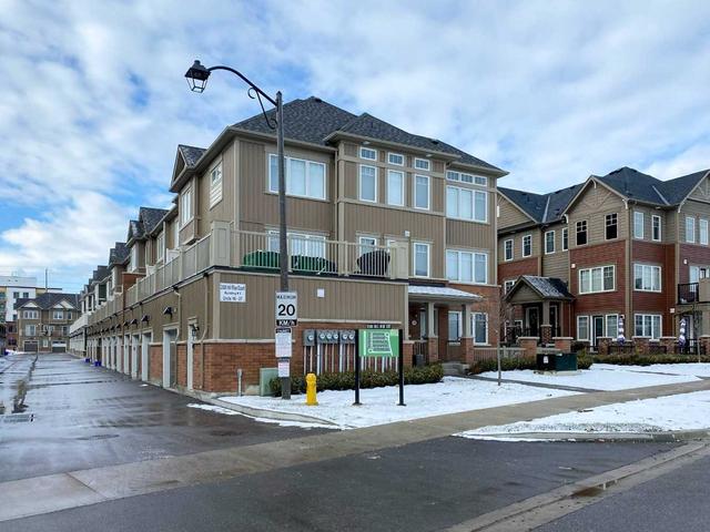 106 - 2500 Hill Rise Crt, Townhouse with 2 bedrooms, 2 bathrooms and 1 parking in Oshawa ON | Image 1