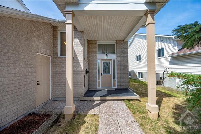 1936 Sunland Drive, House detached with 4 bedrooms, 2 bathrooms and 3 parking in Ottawa ON | Image 2