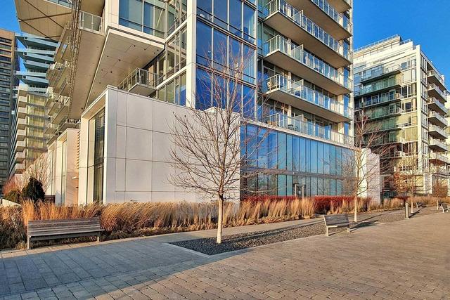 Th 109 - 29 Queens Quay E, Townhouse with 3 bedrooms, 3 bathrooms and 3 parking in Toronto ON | Image 1