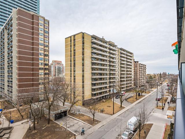 403 - 185 Roehampton Ave, Condo with 2 bedrooms, 2 bathrooms and 0 parking in Toronto ON | Image 13