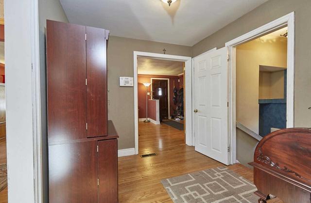 11 Gair Dr, House detached with 3 bedrooms, 2 bathrooms and 3 parking in Toronto ON | Image 6