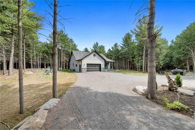 591 County Rd 40, House detached with 2 bedrooms, 3 bathrooms and 22 parking in Douro Dummer ON | Image 1