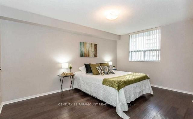 307 - 3 Lisa St, Condo with 2 bedrooms, 2 bathrooms and 1 parking in Brampton ON | Image 3