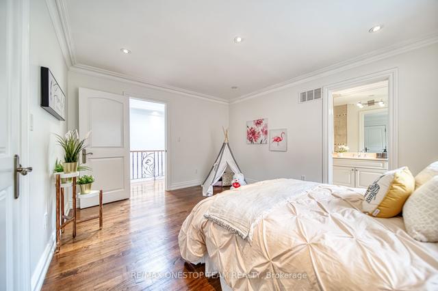 17 Kenneth Ave, House detached with 4 bedrooms, 5 bathrooms and 4 parking in Toronto ON | Image 11