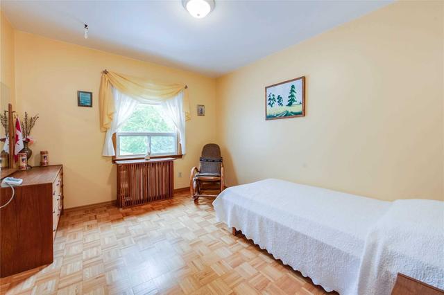 93 Constance St, House detached with 4 bedrooms, 2 bathrooms and 1 parking in Toronto ON | Image 9